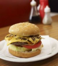 elsózott hamburger börtön